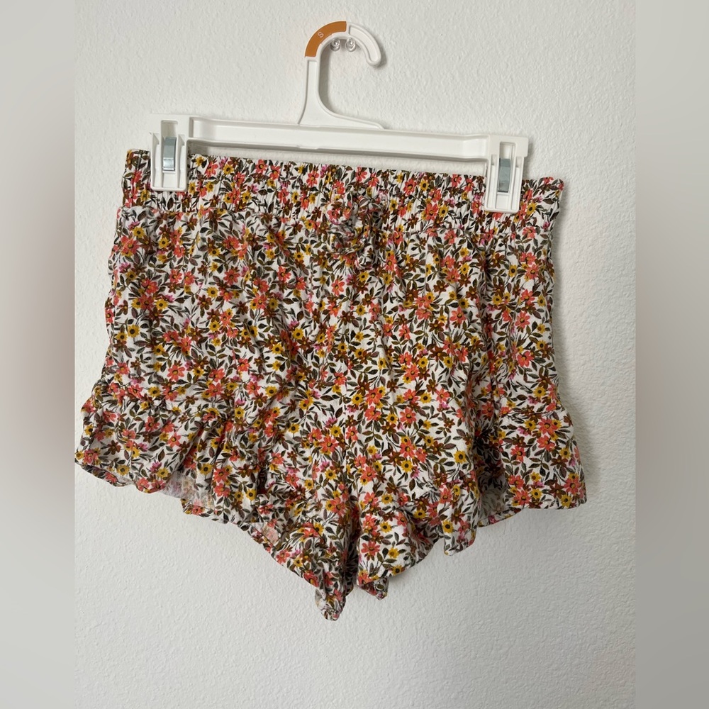 4 Shorts - Picture 3 of 4